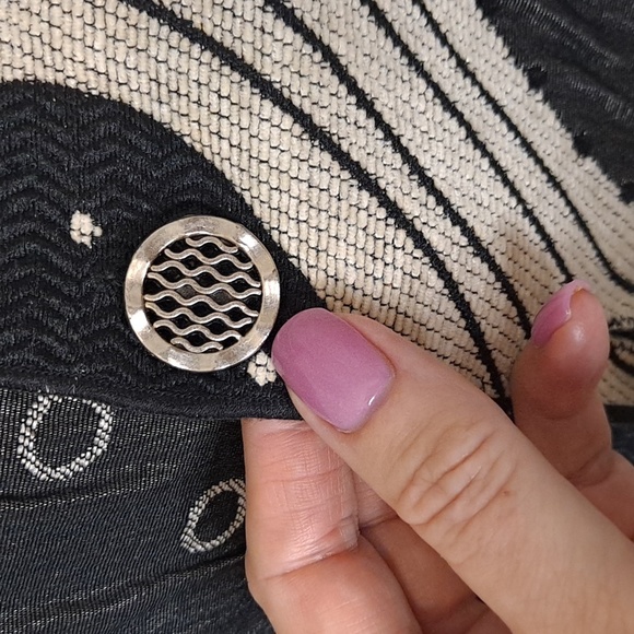 Winding River Reversible Tapestry Jacket Blazer with Tan & Black Abstract Design - Picture 3 of 7